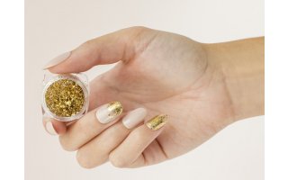 Nail art avec les décors pour ongles